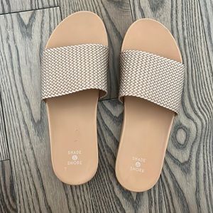 Shade & shore - size 8 - rose gold plastic slides